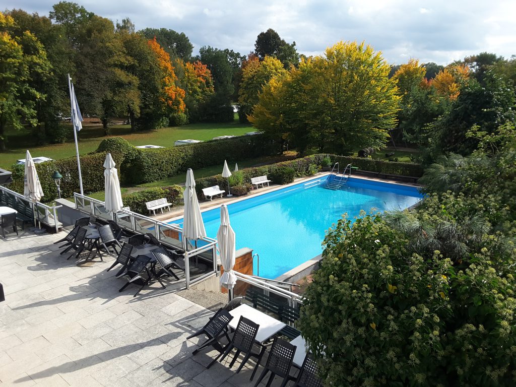 Terrasse - Pool - Sonnenwiese